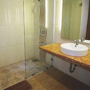Kamar king executive